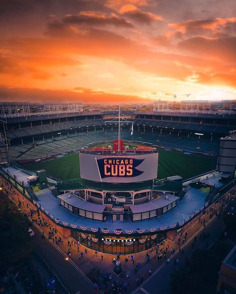 Mike Meyers on Instagram: “Cubs vs. Sox this weekend! What side are you on??  * * * * * * #mlb #chicagocubs #cubs #baseball #moodygrams #citykillerz #streets_vision…” Chicago Cubs Wallpaper, Chicago Wallpaper, Cubs Wallpaper, Wrigley Field Chicago, Baseball Wallpaper, Chicago Aesthetic, Chicago Baseball, Chicago Summer, Mlb Stadiums