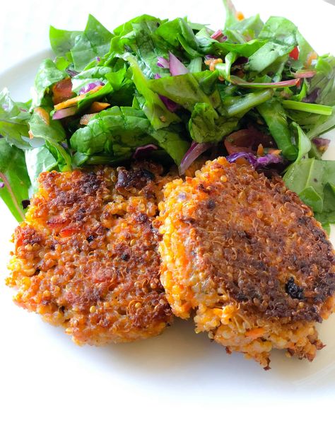 Quinoa Salmon Patties, Quinoa Croquettes, Salmon With Quinoa, Steam Chicken Recipe, Salmon Quinoa, Quinoa Cake, Salmon Croquettes, Fried Catfish, Salmon Patties