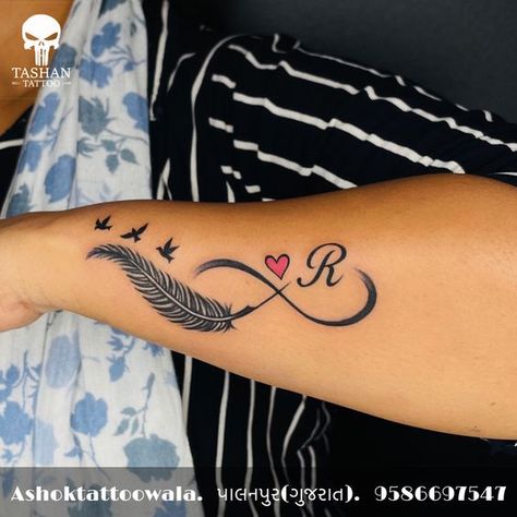 Infinity With Arrow Tattoo Design, Infinity Tattoo Designs With Name And Date, Infinity X Infinity Tattoo, Infinity Name Tattoo Designs, Infinity Link Tattoo, S Letter Tattoo Designs For Women, Infinity Tattoo Ideas Female, Inifity Tattoo Design, Tattoo Designs For Women Hand