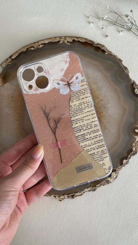 How To Make Phone Cover, Vintage Aesthetic Phone Case Diy, Mobile Covers Diy Phone Cases, Phone Back Cover Ideas, Phone Cover Making, Handmade Phone Case Painted, Phone Cover Ideas Aesthetic, Vintage Phone Cover, Mobile Cover Diy