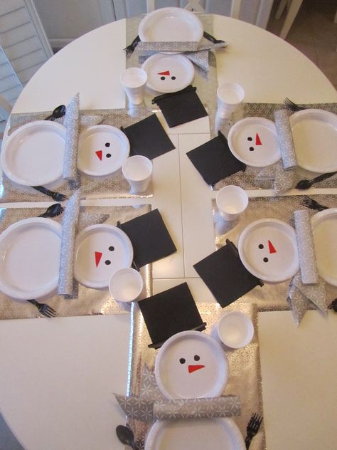 Snowman Breakfast For Kids, Snowman Party Decorations, Snowman Themed Christmas Party, Snowman Food Ideas, Frosty The Snowman Party, Snowman Table Decorations, Snowman Christmas Theme, Snowman Breakfast, Snowman Place Setting