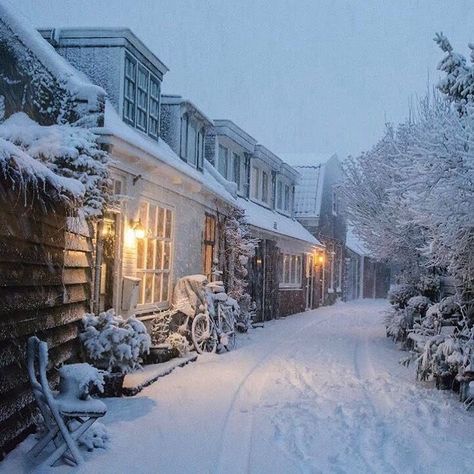 "Blue Winter in Edam, Volendam, Netherlands. Winters Tafereel, Winter Szenen, Winter Love, Winter Magic, White Snow, Winter Scenery, Snow Scenes, Winter Pictures, Winter Wonder