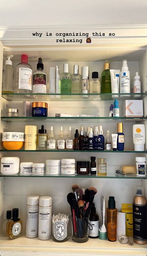 Medicine Cabinet Aesthetic, Skincare La Roche, Pink Skincare Aesthetic, Aesthetic Sephora, Bathroom Skincare, Sephora Must Haves, Diptyque Candles, Skincare Organization, Pink Girly Things