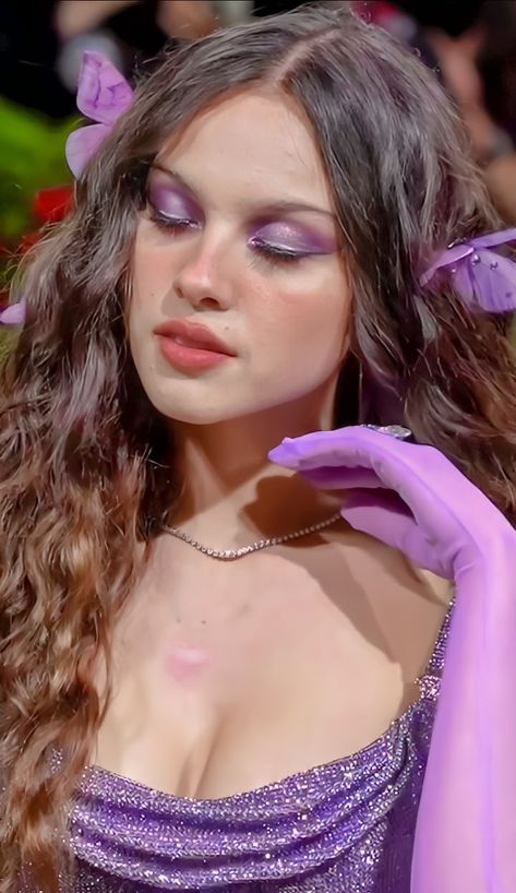 Olivia Rodrigo Purple Eyeshadow, Lilac Aesthetic Makeup, Lavander Dress Makeup Ideas, Olivia Rodrigo Purple Makeup, Oliva Rodrigo Makeup, Olivia Rodrigo Guts Tour Makeup Ideas, Olivia Rodrigo Guts Tour Makeup, Makeup With Lavender Dress, Lilac Fairy Makeup