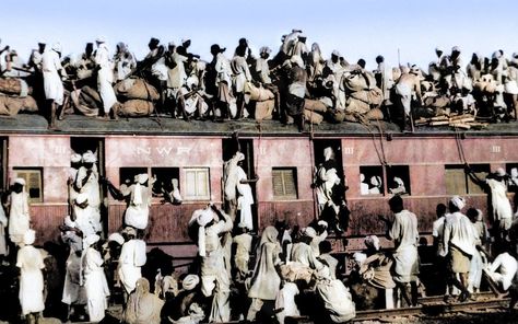 Partition India And Pakistan, India Pakistan Partition Pictures, Partition Of India, Earth Day Drawing, Border Security Force, Divide And Rule, Social Project, Daman And Diu, History Of Pakistan