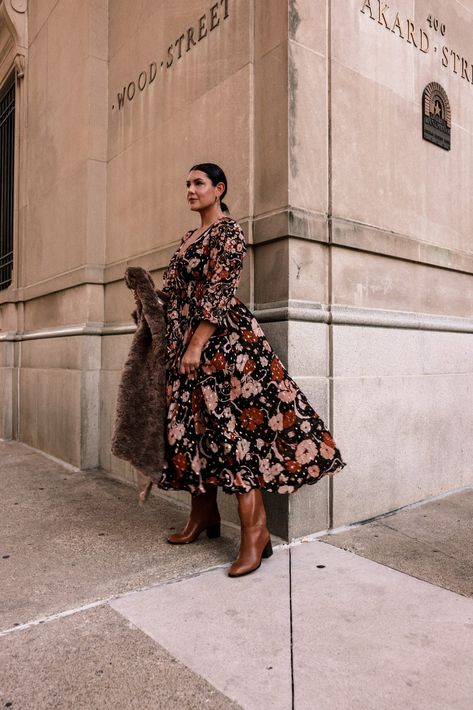 Winter Maxi Dress Outfit, Floral Maxi Dress Outfit, Dress Boots Outfit, Tall Boots Outfit, Floral Dress Winter, Maxi Dress Outfit Fall, Boston Outfits, Paris In The Fall, Kendi Everyday