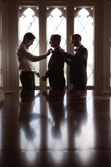 A groom prep photo with groomsmen getting ready Men’s Wedding Photos, Groom Wedding Prep Photos, 2 Groomsmen Photos, Getting Ready Pics Wedding, Wedding Photos Groom Getting Ready, Groomsmen Photoshoot Before Wedding, Wedding Photo Shoot List, Groom Best Man Pictures, Groom Wedding Photos Getting Ready