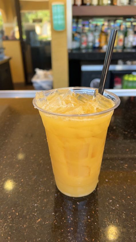 Vacation Drinks, Florida Orange Juice, Nonalcoholic Drinks, Spam Post, Aesthetic Drinks, Pretty Alcoholic Drinks, Juice Ice, Gin Drinks, Florida Oranges