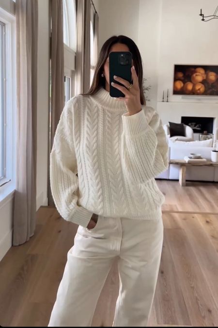 White Sweater Winter Outfit, White Sweater White Pants, Warm Winter Sweaters, Styling White Sweater, White Curdoroy Pants Outfit, White Winter Pants, White Wool Sweater Outfit, White Pullover Outfit Winter, Winter Whites Outfits