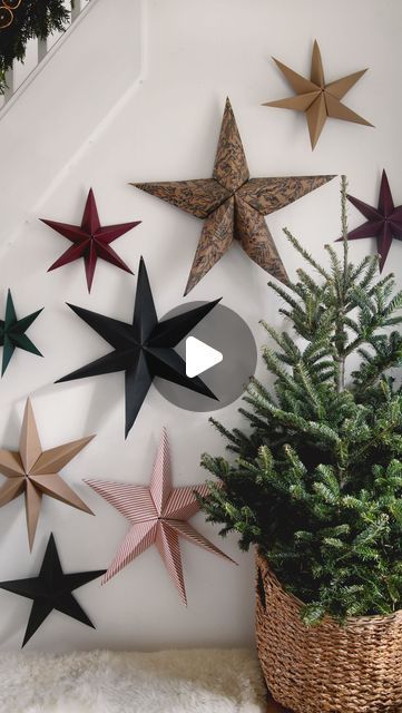 526 likes, 42 comments - themerrythought le December 16, 2023: "Made a new kind of paper star to decorate with! 🌟 These 3D stars are so easy to make. You just need paper & glue. And they are so pretty as a tree topper! Tip: to save them and use again, just use a staple to hold the star together. Then just remove it and fold the star back up for storing. Easy peasy! #christmas #christmasdecor #paperstars #christmascrafts #diy #christmasinspo #3dpaperstars #craftprojects #kidscrafts". Paper Tree Topper Diy, Diy Christmas Tree Star Topper, 3d Stars Diy Paper, Diy Tree Topper Ideas, Star Making With Paper, Paper Tree Topper, Christmas Tree Topper Diy, Tree Topper Diy, Paper Stars Diy