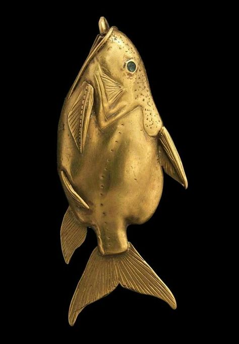 Starověký Egypt, Egypt Museum, Ancient Jewels, Istoria Artei, Fish Brooch, Middle Kingdom, Egyptian Artifacts, Ancient Jewellery, Afrikaanse Kunst