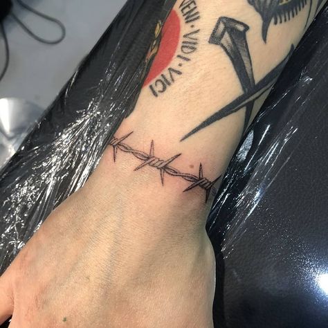 Tattoo Ideas First Time, Punk 57 Penelope Douglas, Barbwire Tattoo, Misha Lare, Barbed Wire Tattoos, Punk 57, Punk Tattoo, Tatoo Inspiration, Grunge Tattoo