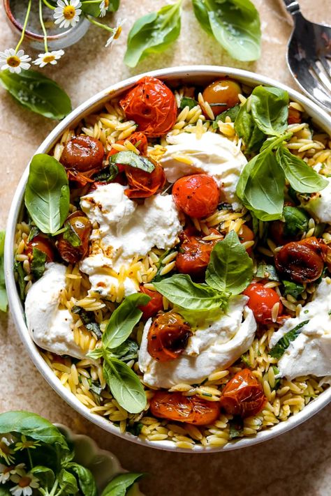 Orzo Burrata Salad, Pasta With Burrata Recipe, Burrata Orzo, Burrata Pasta Recipe, Orzo Mozzarella, Gourmet Pasta Salad, Tomato Basil Orzo, Tomato Burrata Pasta, Basil Orzo