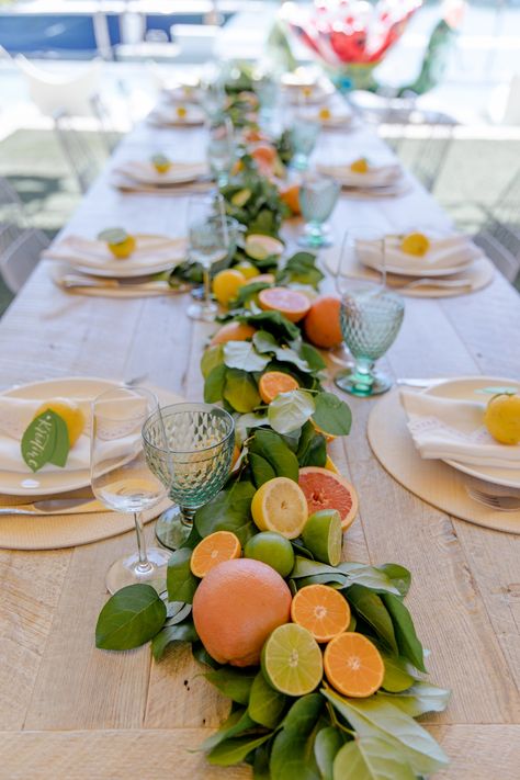 Greenery Table Runner, Citrus Theme, Fashionable Hostess, Fest Mad, Citrus Baby, Orange Baby Shower, Tafel Decor, Orange Baby, Deco Floral