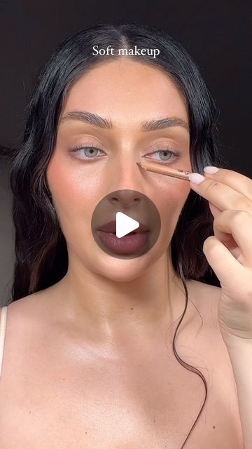 Vanessa on Instagram: "Soft glam natural toned makeup looks are some of the prettiest in my opinion" Soft Glam Makeup How To, Subtle Makeup Looks For Brown Eyes, Parisian Makeup Look Classy, Natural Sultry Makeup, Pale Makeup Looks Dark Hair, Simple But Elegant Makeup Looks, Natural Fall Makeup Looks, Winter Make Up Looks Natural, No Eyeshadow Makeup Look