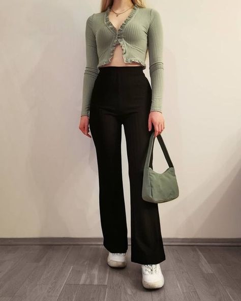 High-waist flared trousers - Black - Trousers - Monki GB Flare Black Pants Outfit, Stretchy Pants Outfit, Black Flares Outfit, Black Flared Jeans Outfit, Black Flare Jeans Outfit, Flared Trousers Outfit, Black Flare Pants Outfit, Black Trouser Outfit, Black Slacks Outfit