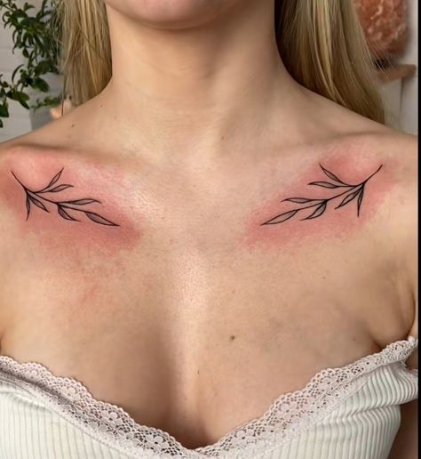 Leaves On Collarbone Tattoo, Leafy Collar Bone Tattoo, Collarbone Plant Tattoo, Collarbone Tattoo Both Sides, Minimal Collar Bone Tattoo, Collarbone Leaves Tattoo, Ivy Collar Bone Tattoo, Plant Collar Bone Tattoo, Collarbone Leaf Tattoo