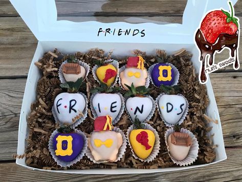 Friends themed chocolate covered strawberries Friends Strawberries, Themed Chocolate Covered Strawberries, Strawberry Ideas, Chocolate Covered Desserts, Strawberry Recipe, Company Ideas, Chocolate Covered Strawberry Recipe, Themed Treats, Chocolate Covered Fruit