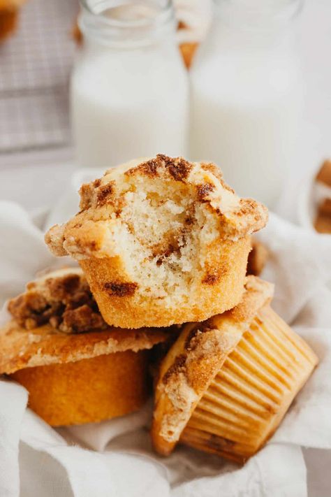 These soft and fluffy bakery style cinnamon swirl muffins have a cinnamon sugar filling and cinnamon streusel! They're made without a mixer and are so easy to make. Plus, I've got tips on how to get those bakery style muffin tops! Cinnamon Swirl Muffins, Swirl Muffins, Cinnamon Streusel Muffins, Bakery Muffins, Cinnamon Roll Muffins, Puff Pastry Desserts, Bakery Style Muffins, Coffee Cake Muffins, Muffin Tops