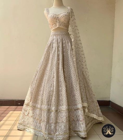 Indian Bridesmaid Dresses, Indian Wedding Gowns, Simple Lehenga, Trendy Outfits Indian, Indian Outfits Lehenga, Wedding Lehenga Designs, Lehenga Designs Simple, Traditional Indian Dress, Indian Dresses Traditional