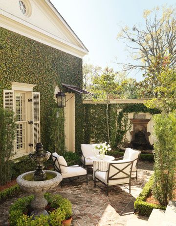 love the covered walls & the sense of intimacy: Outdoor Courtyard The patio was inspired by the intimate, romantic courtyards in the French Quarter. "It's totally hidden from street view, so it creates a sense of privacy and mystery," says designer Ty Larkins. The Carmel armchairs are by Restoration Hardware. Real Estat, Beautiful Outdoor Spaces, Casa Exterior, Patio Interior, Outdoor Inspirations, Courtyard Garden, Outdoor Oasis, Outdoor Rooms, Outdoor Design