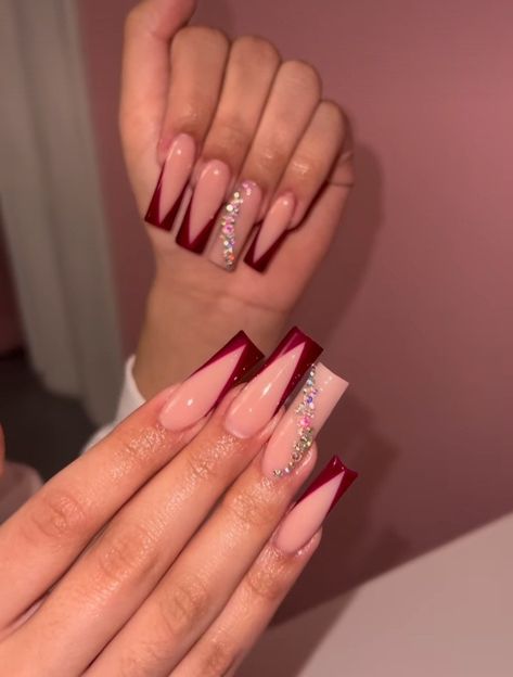 Red Initial Nails, Ongles Design, Burgundy Acrylic Nails, Burgundy Nail Designs, Hoco Nails, Back To School Nails, Goth Nails, School Nails, Burgundy Nails