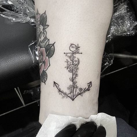 Floral Anchor Tattoo by Eloise Entraigues #anchor #floralanchor #linework #blacklinework #contemporary #illustrative #EloiseEntraigues Anchor Flower Tattoo, Feminine Anchor Tattoo, Flower Tattoo Meaning, Small Anchor Tattoos, Navy Tattoos, Flores Tattoo, Anchor Tattoo Design, Anker Tattoo, Flower Tattoo Meanings