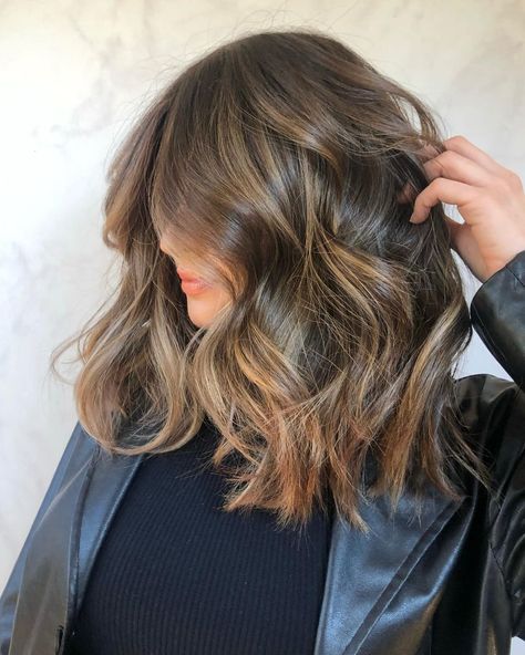 Brunette Balayage Hair Long Bobs, Lived In Lob Hair, Illuminated Brunette Short Hair, Brown Lob Highlights, Balayage Brown To Blonde Short, Fall Hair Lob Brunette, Amber Scott Hair, Brown Bob Blonde Money Piece, Short Brunette Hair With Dimension