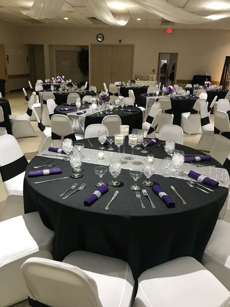 Purple And Silver Table Decorations, Silver Black Wedding, Purple Table Settings, Black Wedding Party, Autumn Reception, Silver Party Decorations, Conference Ideas, Black Tablecloth, Purple Table