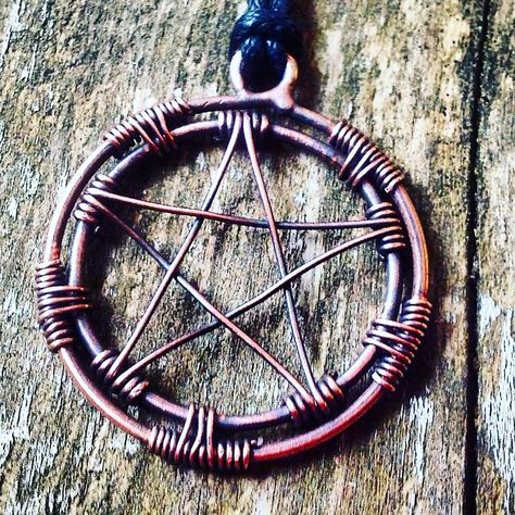 Pentagram Wire Wrap, Wiccan Wire Wrap Jewelry, Witchy Wire Wrap, Witchy Wire Jewelry, Wire Wrapped Pentagram, Wire Wrapped Ankh, Pagan Jewelry Diy, Witchy Wire Wrapped Jewelry, Witchy Jewelry Diy