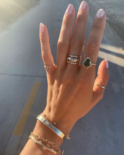 Where To Put Rings On Your Fingers, Steph Bohrer Rings, Perfect Ring Stack, Vintage Ring Stacking, Rings Inspiration Hand, Logan Hollowell Rings, Aesthetic Ring Stack, Boho Ring Stack, Ring Stack Inspiration