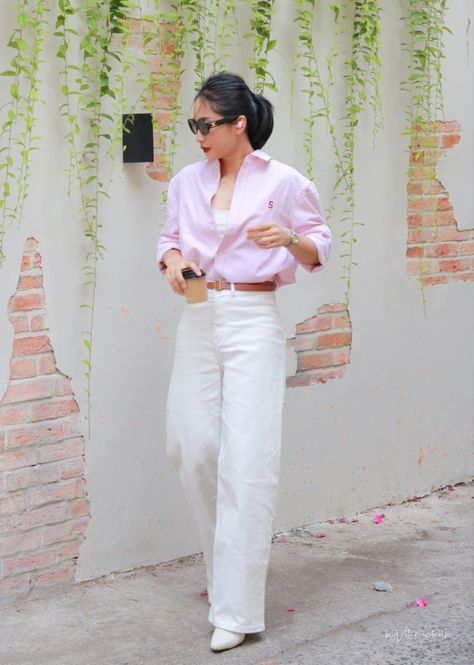 Summer Outfits 2023 White Jeans, Pink Striped Shirt Outfit Work, Pink Shirt And White Jeans Outfit, Light Pink Shirt Outfit Women, Pink Shirt White Pants Outfit, Polo And Trousers Outfit Women, Pink And White Shirt Outfit, Light Pink Button Up Shirt Outfit, Pink Stripe Shirt Outfit