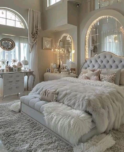 Old Hollywood Bedroom Aesthetic, Old Hollywood Bedroom, High Ceiling Bedroom, Cottagecore Things, Armenian Ornaments, Apartment Fever, Hollywood Bedroom, Bed Inspo, Dream Bedroom Inspiration