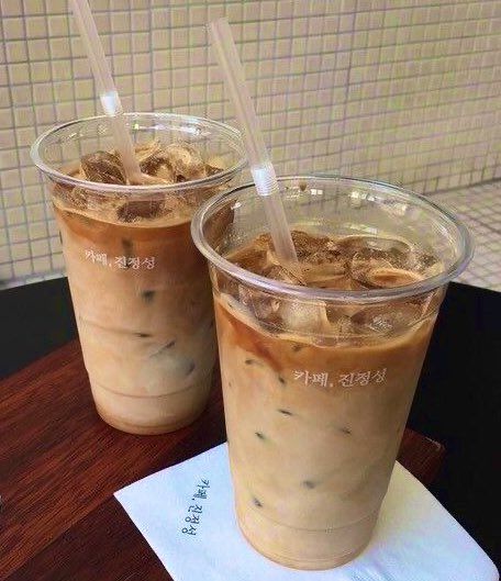 Iced Coffee Recipes, Coffee Shop Aesthetic, Coffee Pictures, Ice Coffee Recipe, Coffee Aesthetic, But First Coffee, Coffee Cafe, Frappe, Cafe Food