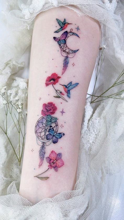 Hermoso atrapasueños 💕 8.5cm en total, colibríes de 1.6cm. #hummingbird #dreamcatcher #atrapasueños #tinytattoo #minitattoo #smalltattoos … | Instagram Mini Tattoos, Tiny Tattoos, Dreamcatcher Tattoo, Fish Tattoos, Small Tattoos, Dream Catcher, Tatting, Tattoo Ideas, Fish