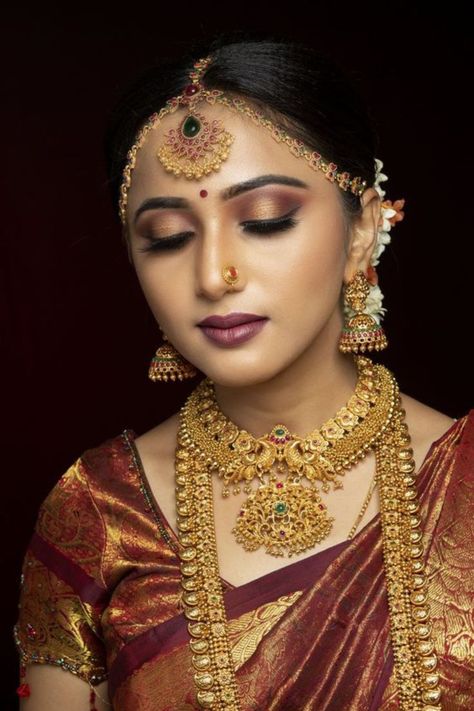 Tamil Bridal Makeup, South Indian Bridal Eye Makeup, Muhurtham Eye Makeup Look, Tamil Bride Makeup, Simple Makeup Looks Indian Wedding, South Indian Bride Eye Makeup, South Indian Bride Makeup Wedding, South Indian Wedding Makeup Bridal Looks, Telugu Bride Makeup