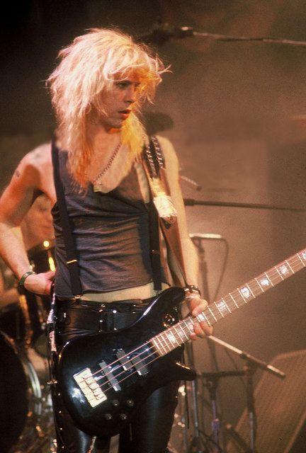 DuffMcKagan Rose Tumblr, Velvet Revolver, Duff Mckagan, Axl Rose, I'm With The Band, Rose Photos, Motley Crue, Mötley Crüe, The Duff