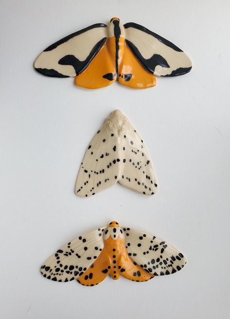 Handmade Moth Wall Hanging Set/individual Moth Ceramic Wall - Etsy Moth Ceramic, Ceramic Wall Decor, Handmade Ceramics Vase, Keramik Design, Clay Wall, Ceramics Pottery Art, Arte Inspo, Clay Art Projects, Ceramics Projects