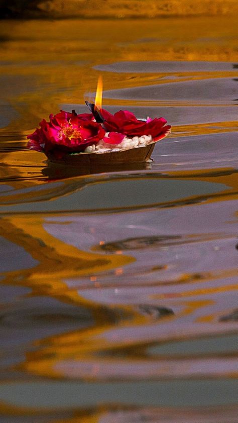 Varanasi Photography Beautiful, Awakening Art, South Asian Aesthetic, Desi Vibes, Chakra Art, Hindu Culture, Peace Illustration, Vedic Art, Hinduism Art