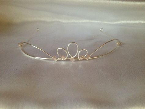 Diy Wire Tiara, Wire Tiara, Wire Crown, Wire Wrapped Jewelry Diy, Pink Swarovski, Diy Paper Crafts Decoration, Doll Jewelry, Wire Crafts, Celtic Designs