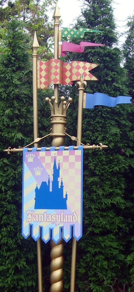 Disney Event Decorations, Disneyland Sign Diy, Fantasyland Aesthetic, Disney World Sign, Fantasyland Disneyland, Fantasyland Disney, Disney Playroom, Disney Dance, Disneyland Sign