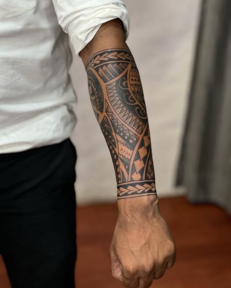 Trible Tattoos, Tato Maori, Underarm Tattoo, Full Hand Tattoo, Half Sleeve Tattoos Forearm, Dark Tattoos, Forearm Band Tattoos, Polynesian Tattoo Designs, Maori Tattoo Designs