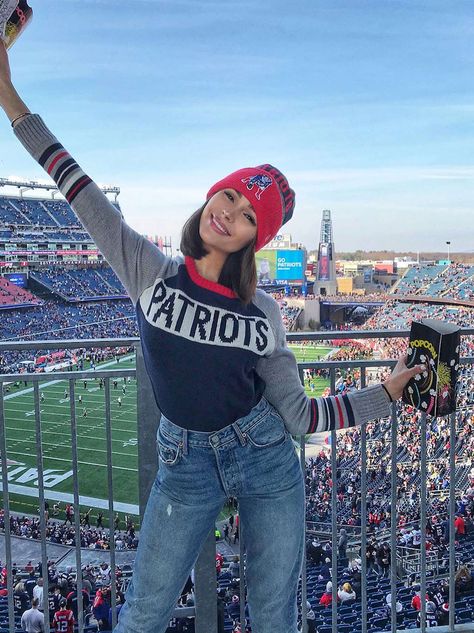 olivia-culpo Super Bowl Outfit, Patriots Game, Cute Outfit Ideas, Cold Weather Outfit, Football Game Outfit, Coordinating Outfits, Olivia Culpo, Gisele Bundchen, Event Outfit