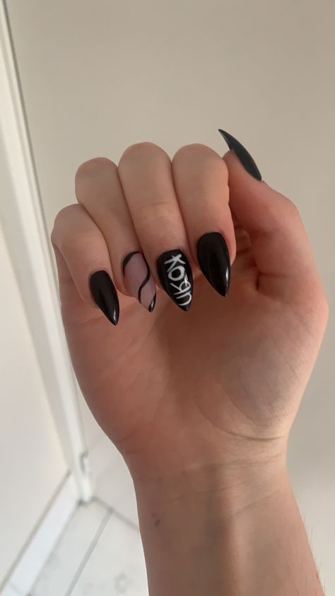 Rock Band Nail Art, Deftones Inspired Nails, Korn Nail Ideas, Band Nails Rock, Korn Nail, Band Inspired Nails, Concert Nail Ideas, Metalhead Nails, Alt Nails Designs