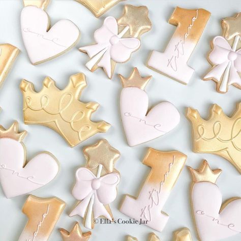 Crown Sugar Cookies, Crown Cookies, Cookies Pastry, Star Cookies, Spice Cookies, Heart Cookies, Princess Party, Sugar And Spice, Cookie Jars