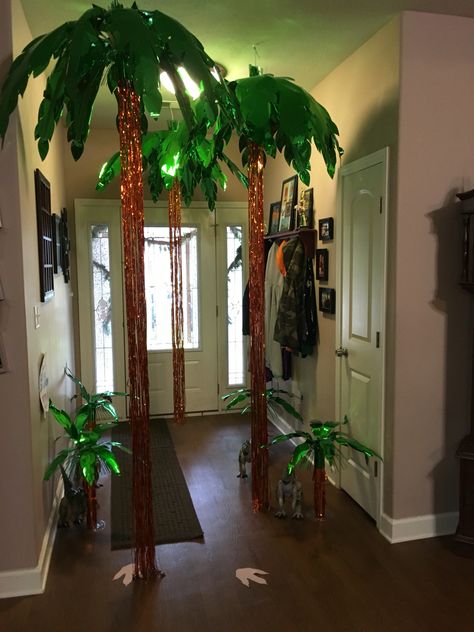 Hallway decor for Jurassic party Shipwreck Birthday Party, Diy Dinosaur Decor Party Ideas Outdoor, Jurassic Park Hallway Decorations, Jurassic Park Decoration, Jurassic Park Decor, Jurassic Park Birthday Party Decorations, Dinosaur Party Ideas Decorations, Jurassic Park Party Decorations, Dino Birthday Party Decoration