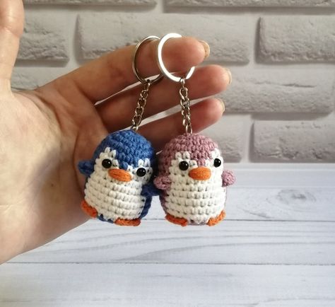 Knit Penguin Keychain, Matching Crochet Ideas For Friends, Crochet For Couples, Crochet For Him, Crochet Gift Ideas For Friends, Crochet Thread Projects, Coffee Crochet, Amigurumi Penguin, Crochet Hand Warmers