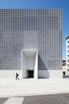 Barozzi / Veiga, Marcela Grassi · Bündner Museum Photography Concept, Minimal Architecture, Geometric Architecture, Chur, Museum Architecture, Building Facade, Minimalist Architecture, Architecture Exterior, Facade Architecture