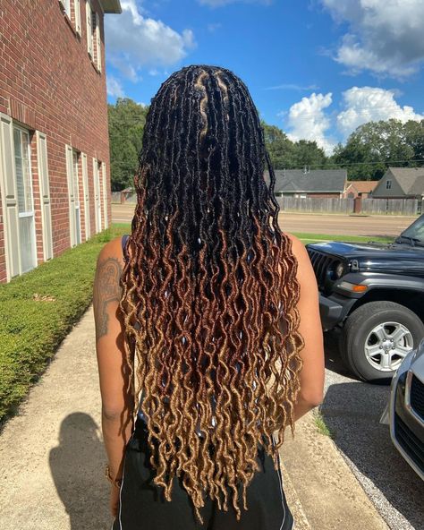 Waiset length ombre hair 3T3027 Ombré Locs, Ombre Locs, Thick Hair Problems, Cornrows With Beads, Long Ombre Hair, Dreadlocks Styles, Crochet Locs, Quick Braids, Crochet Styles