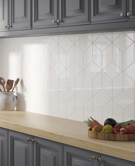 Modern Kitchen Tiles, Backsplash With White Cabinets, Modern Kitchen Backsplash, Model Dapur, Interior Dapur, White Kitchen Backsplash, Kitchen Backsplash Designs, Backsplash Designs, Kitchen Splashback